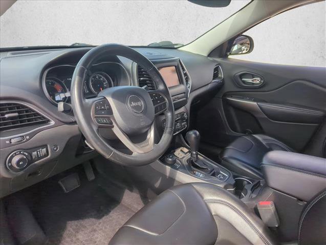 Used 2019 Jeep Cherokee Latitude Plus w/ Comfort/Convenience Group image 5
