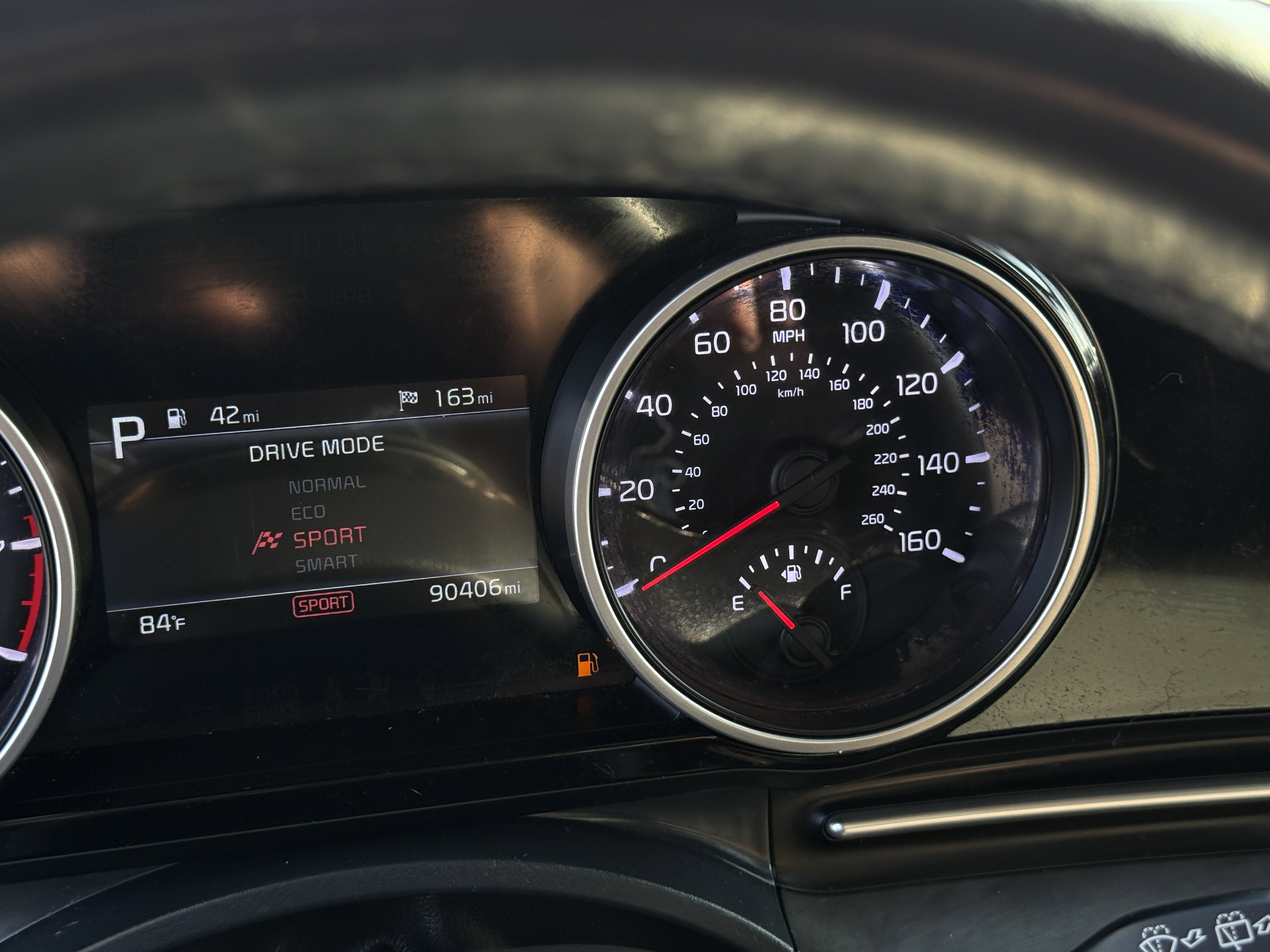 Used 2022 Kia Carnival EX image 25