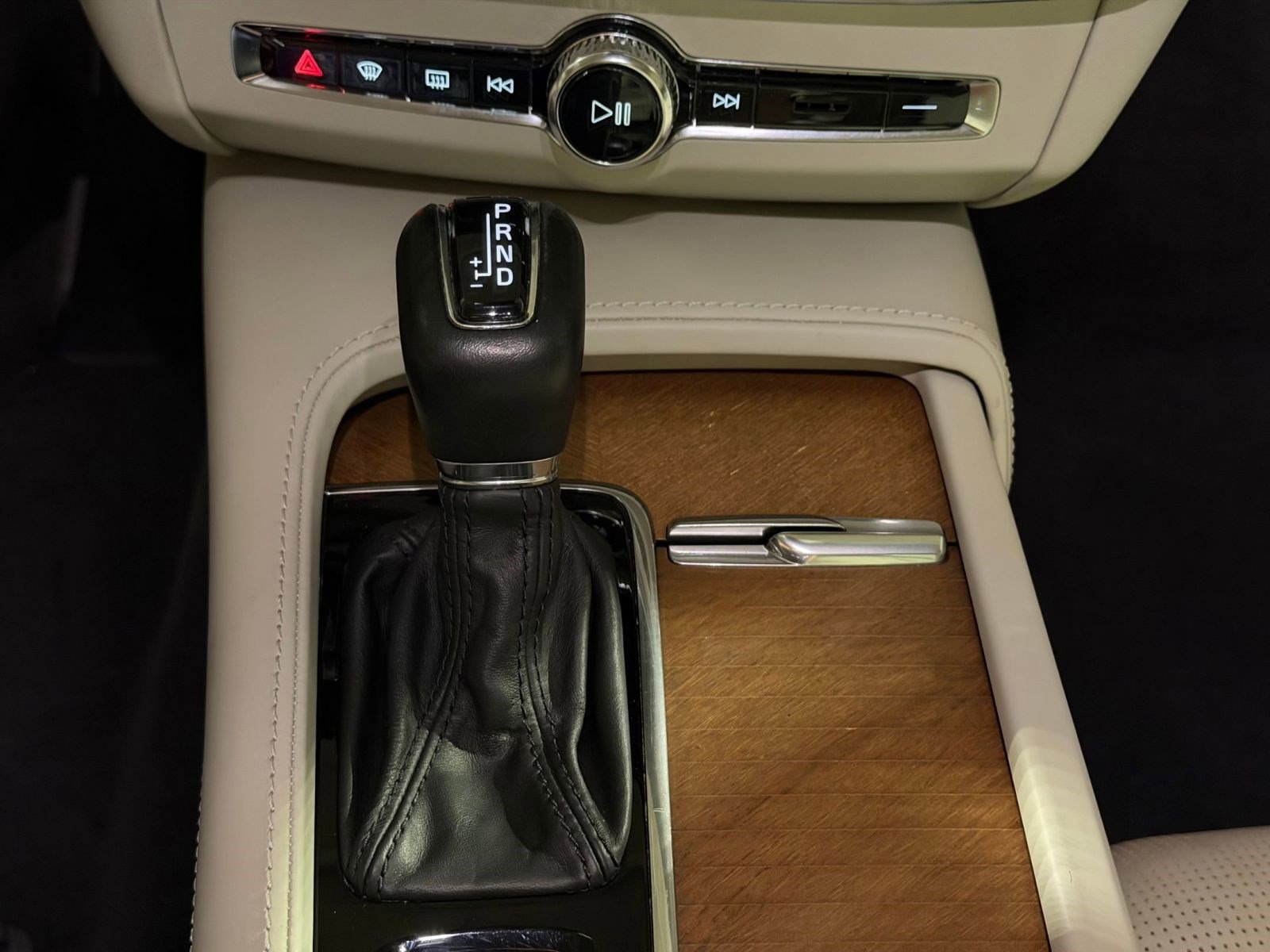 Used 2017 Volvo S90 T6 Inscription w/ Vision Package image 17