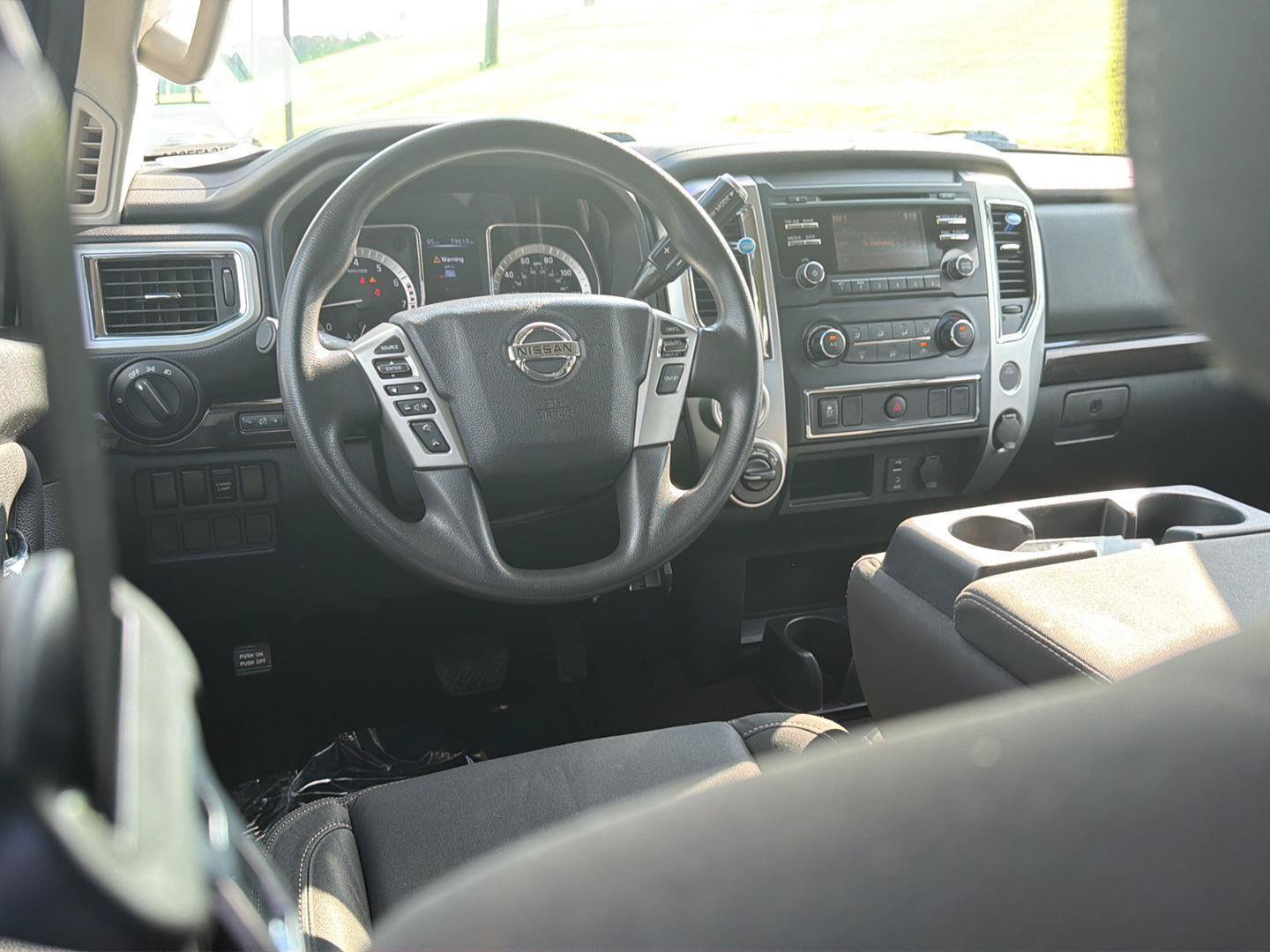 Used 2017 Nissan Titan SV AWD/4WD image 18