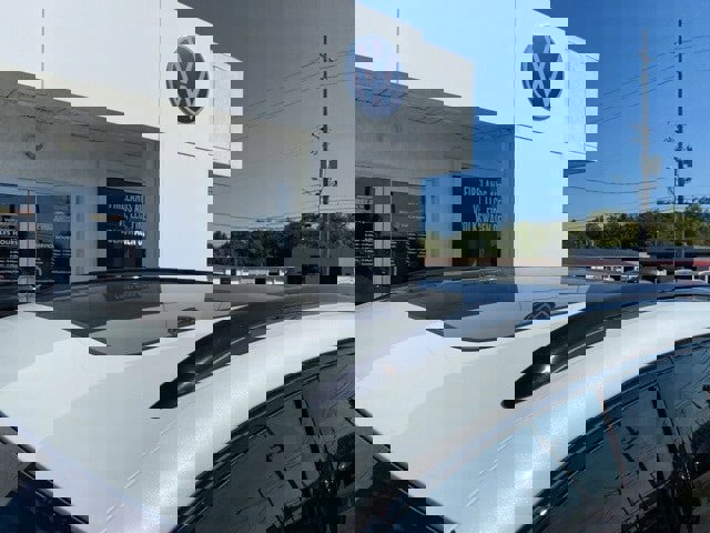 New 2025 Volkswagen Tiguan SE R-Line image 13