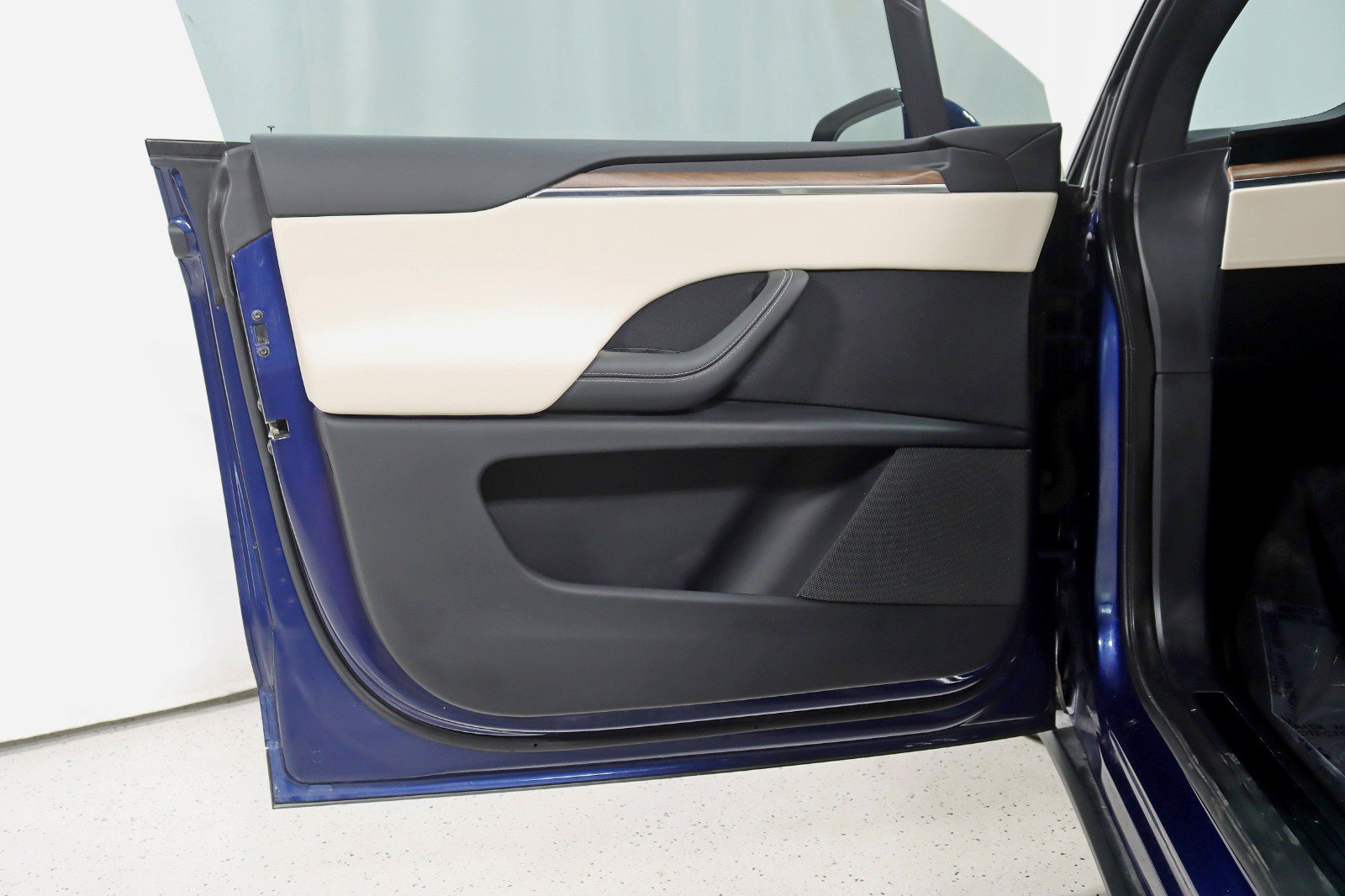 Used 2023 Tesla Model X AWD/4WD image 35