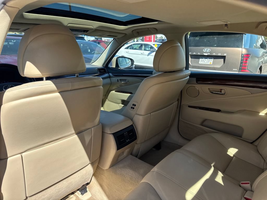 Used 2014 Lexus LS 460 w/ Comfort Package RWD image 24