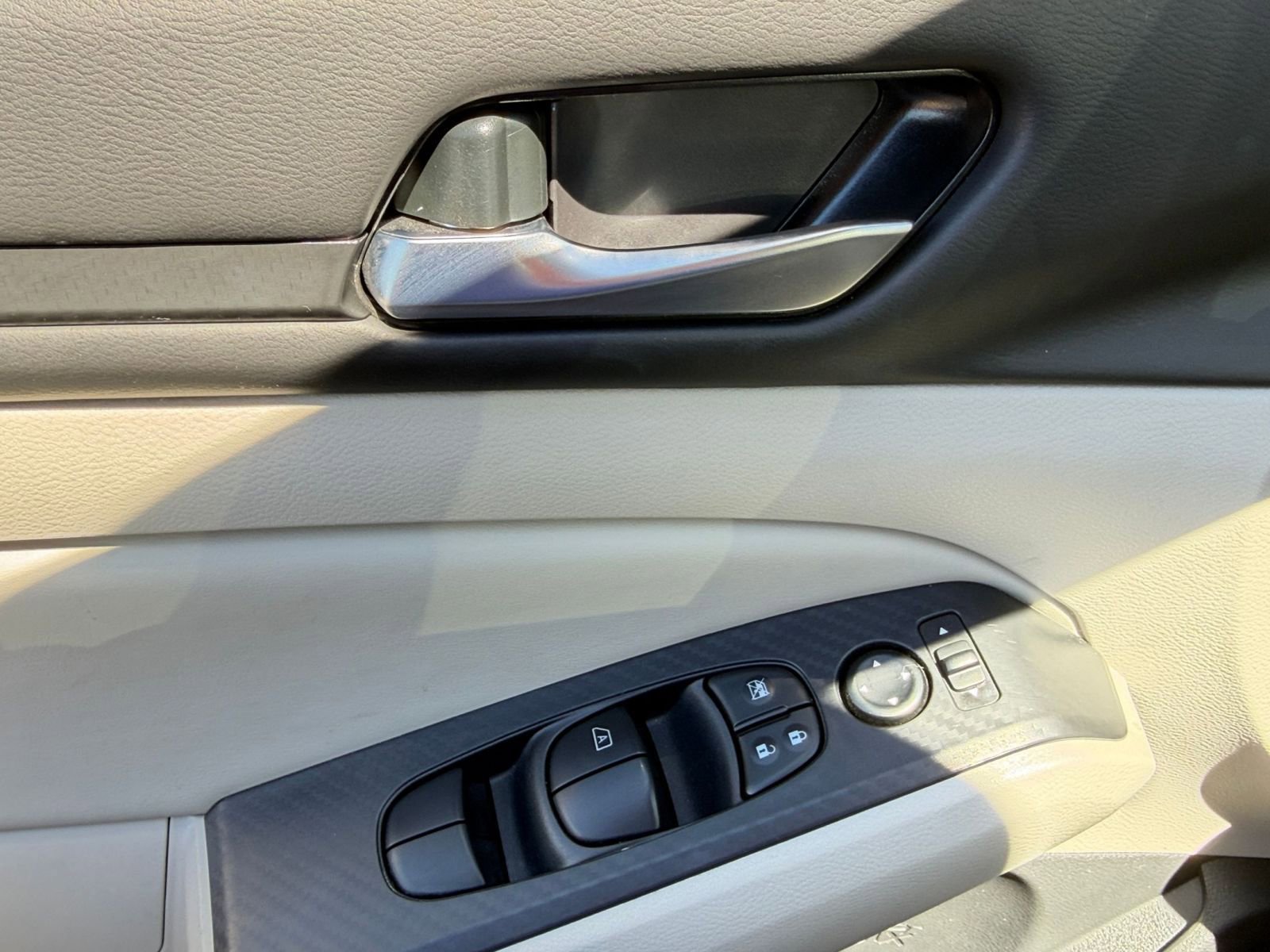 Used 2025 Nissan Altima 2.5 SV image 18