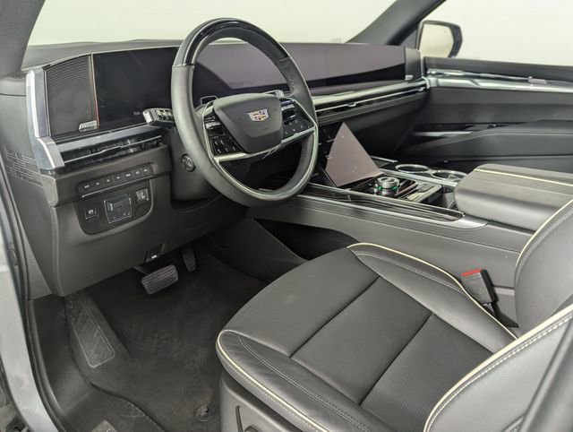 Used 2025 Cadillac Escalade Sport w/ Touring Package image 15