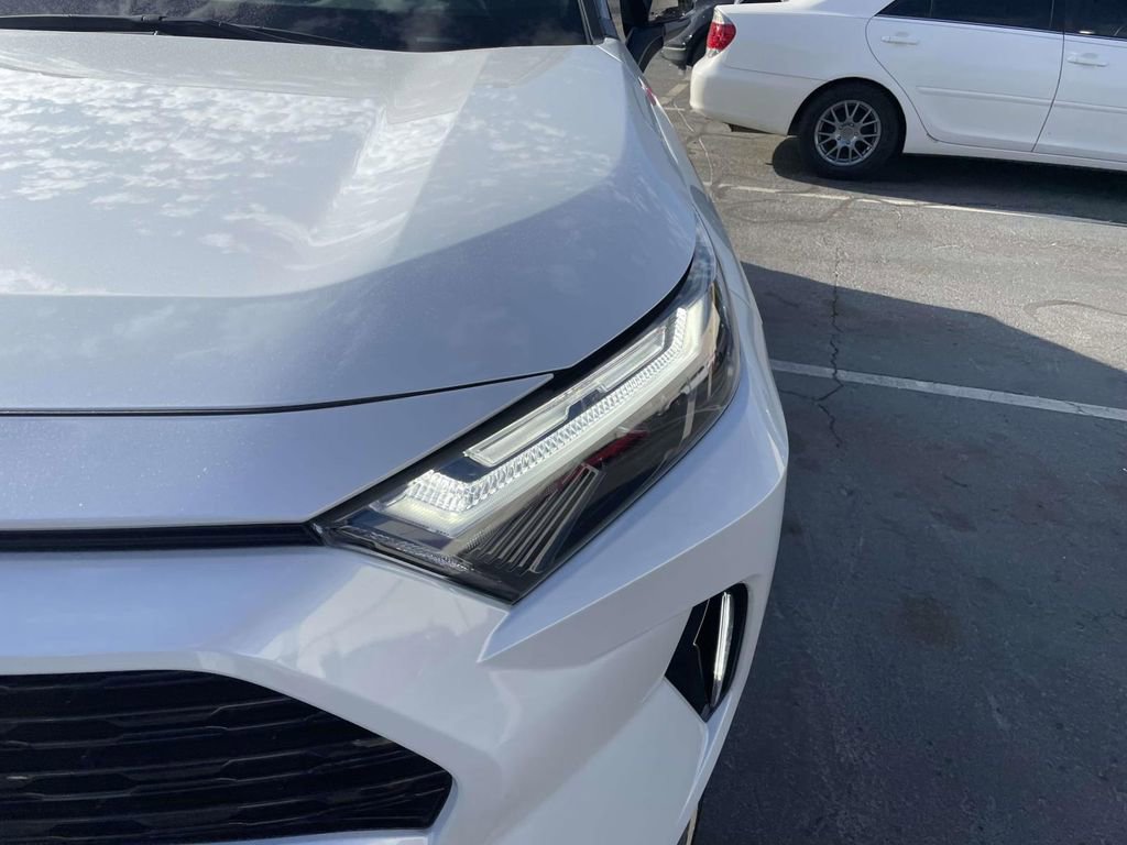 Used 2025 Toyota RAV4 XSE AWD/4WD image 12