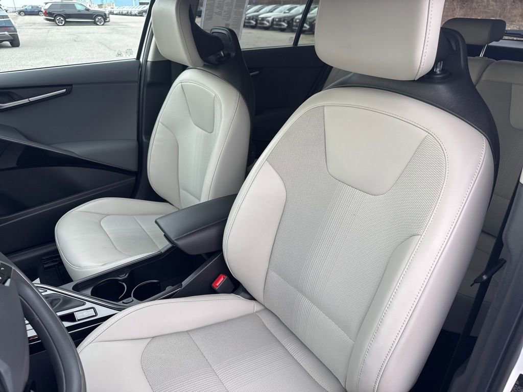 Used 2023 Kia Niro EX image 30