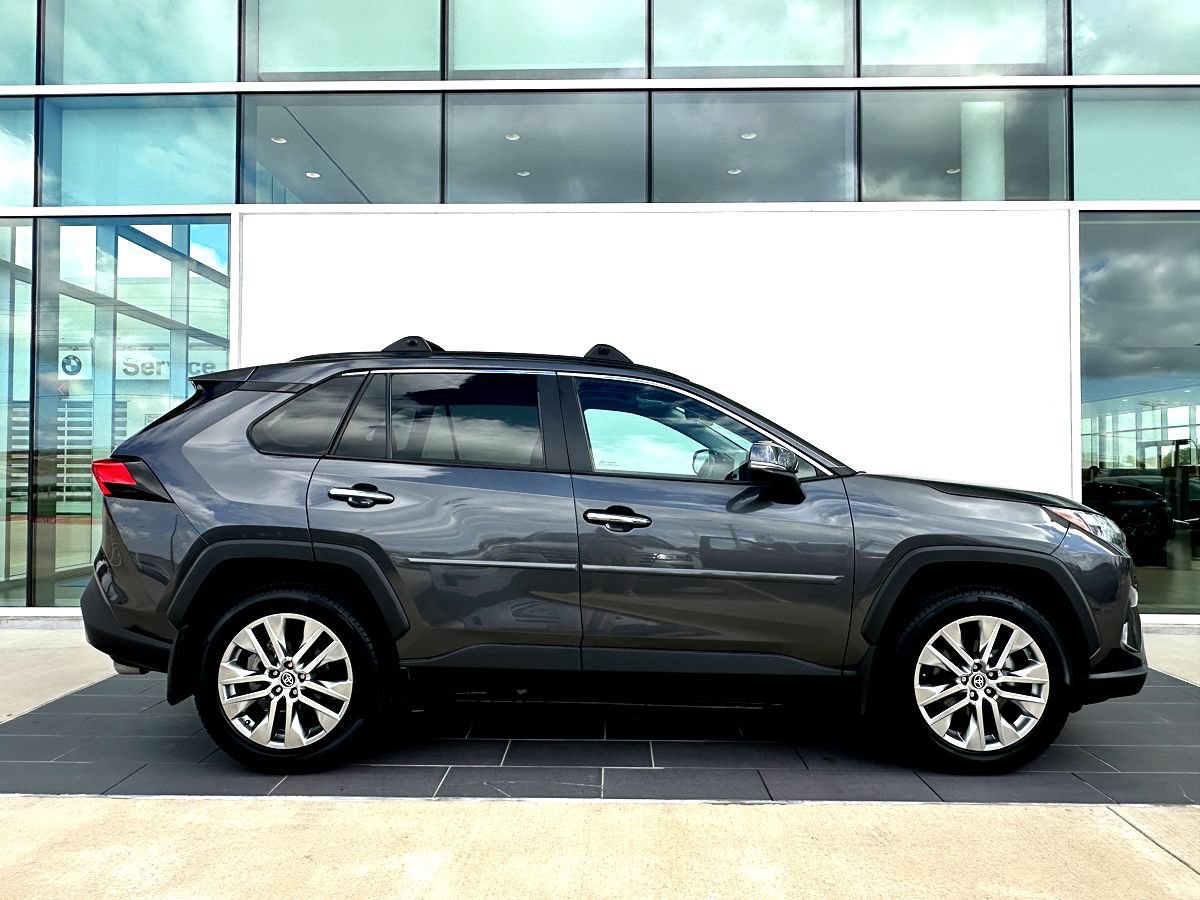Used 2024 Toyota RAV4 Limited FWD image 3