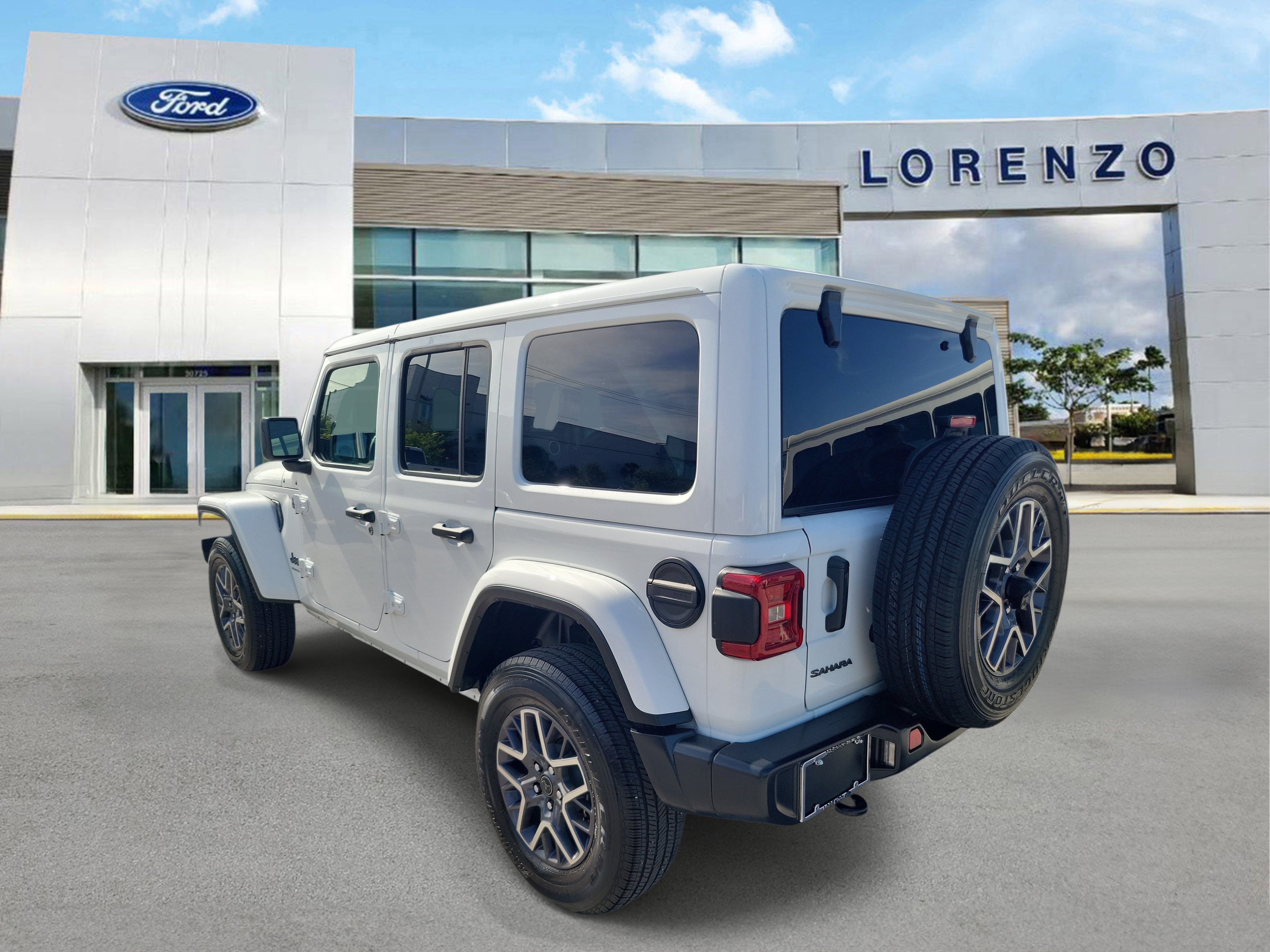 Used 2025 Jeep Wrangler Unlimited Sahara AWD/4WD image 7