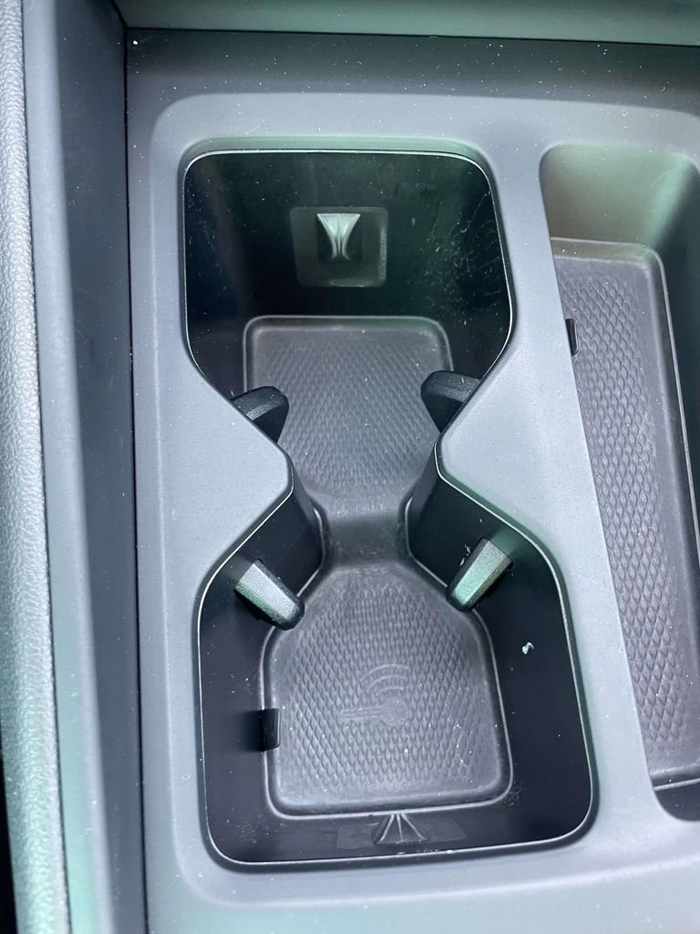 Certified 2025 Volkswagen Tiguan SE FWD image 29