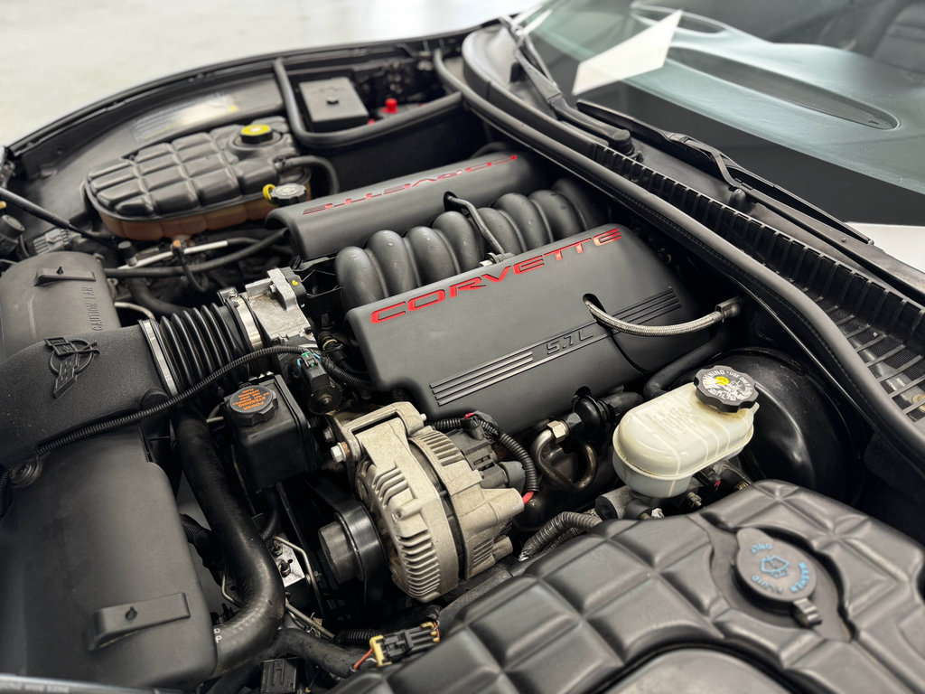 Used 2001 Chevrolet Corvette Coupe w/ Preferred Equipment Group1 image 26