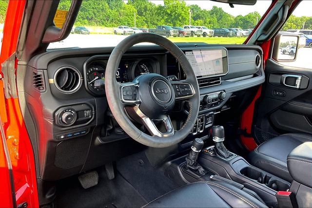 Used 2024 Jeep Wrangler Unlimited Sahara AWD/4WD image 17