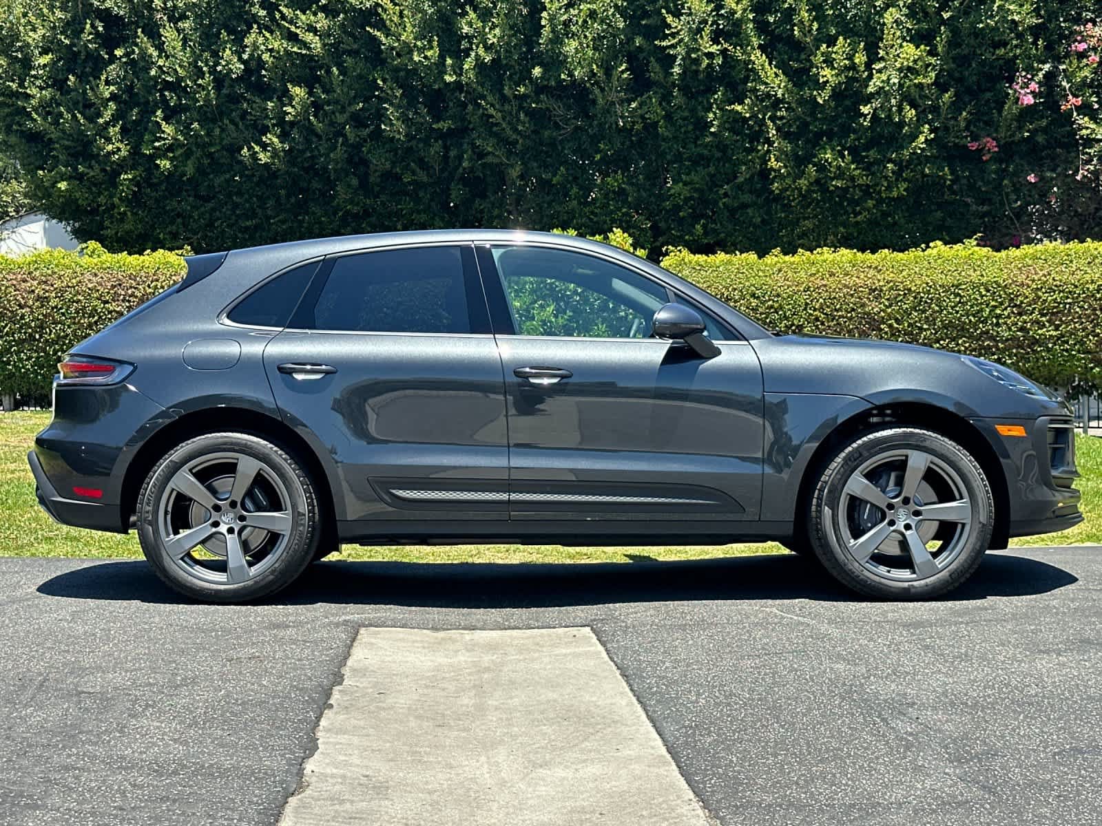 New 2026 Porsche Macan AWD/4WD image 9
