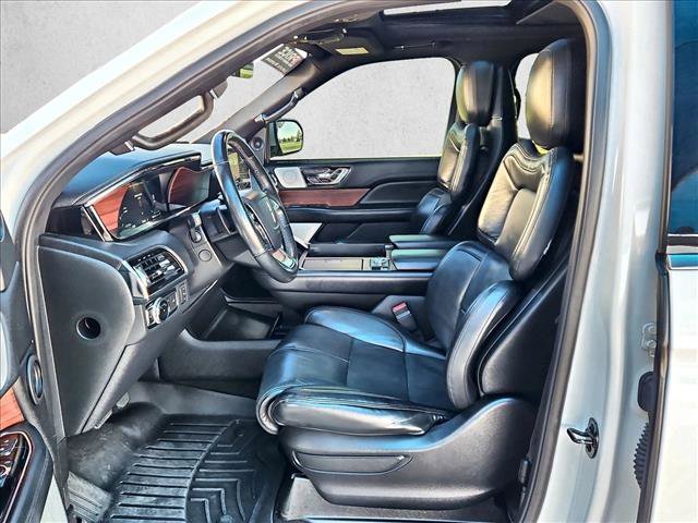 Used 2020 Lincoln Navigator L Reserve w/ Equipment Group 208A Reserve AWD/4WD image 17