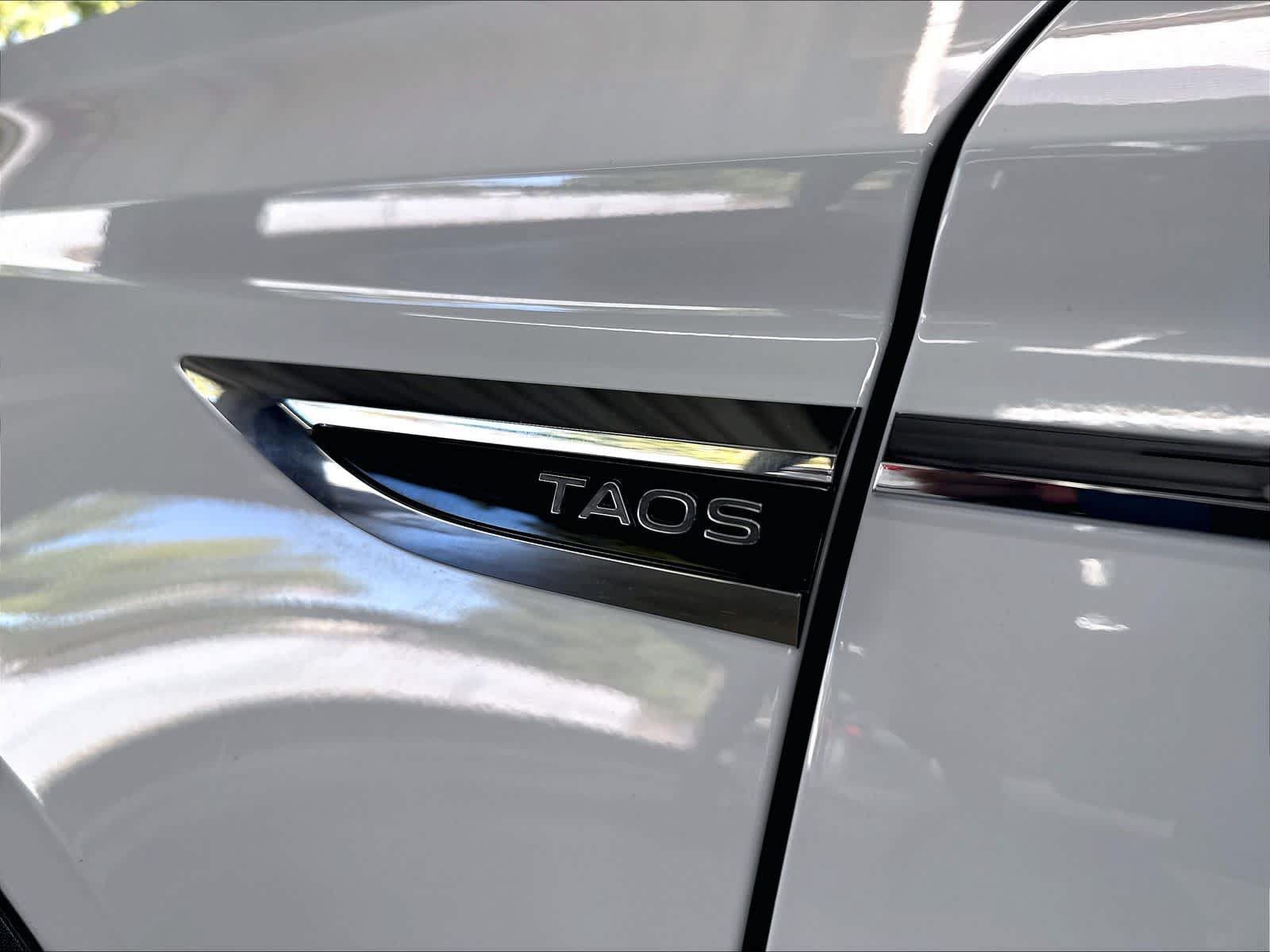 Used 2023 Volkswagen Taos SE w/ Panoramic Sunroof Package FWD image 34
