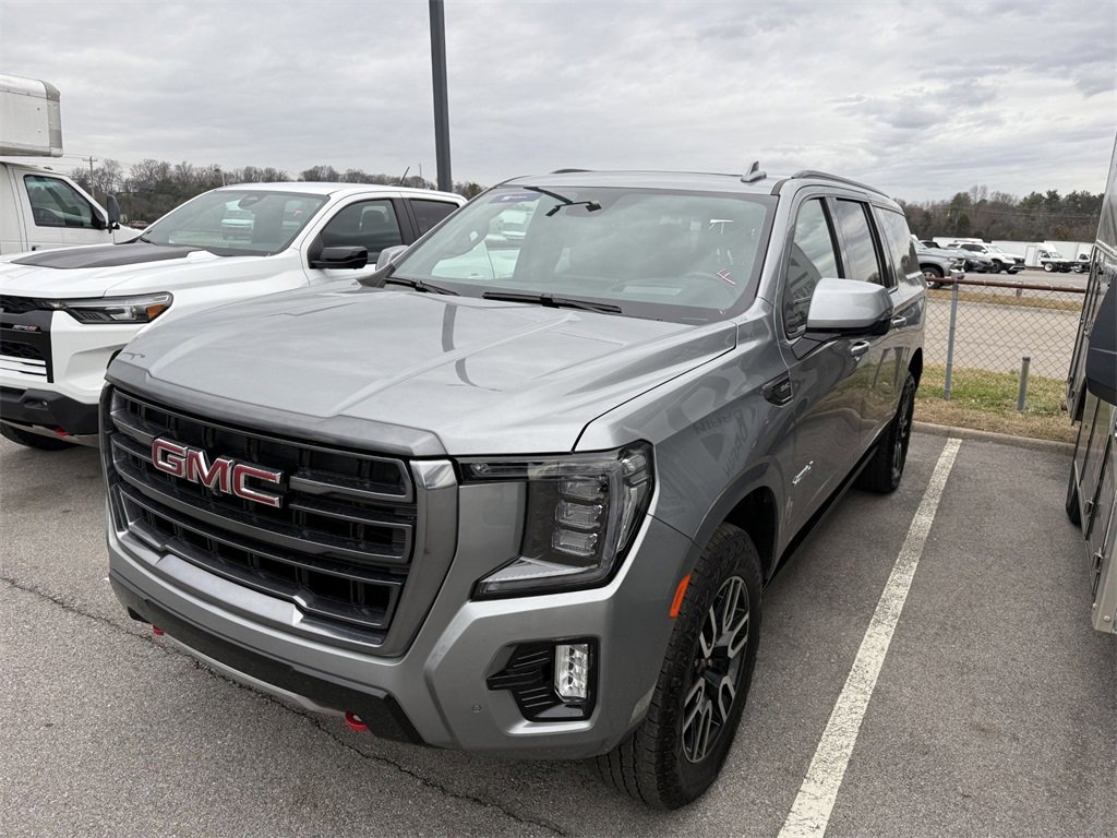 Used 2024 GMC Yukon XL AT4 w/ Technology Package image 2