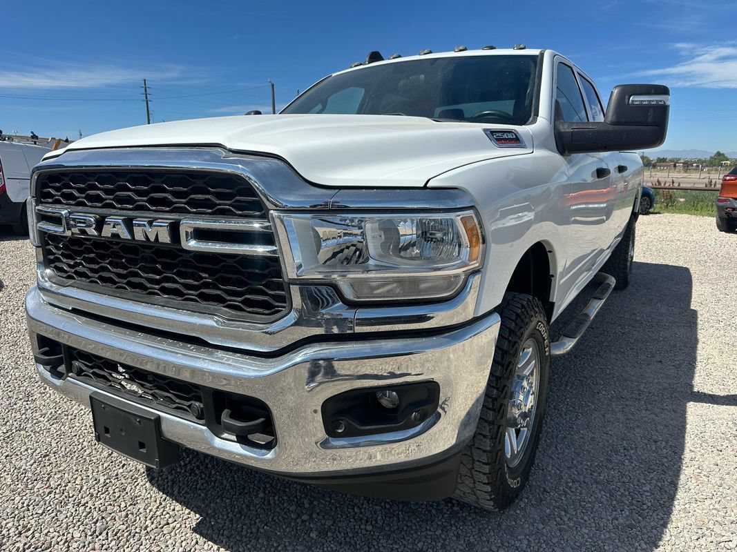 Used 2024 RAM 2500 Tradesman w/ Chrome Appearance Group AWD/4WD image 4