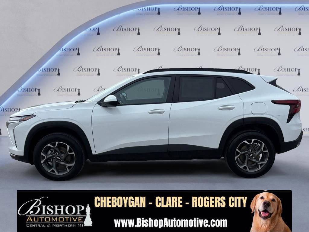 Used 2025 Chevrolet Trax LT w/ LT Convenience Package FWD image 19