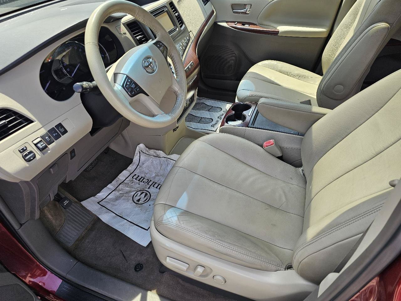 Used 2014 Toyota Sienna XLE w/ Entertainment Package FWD image 8