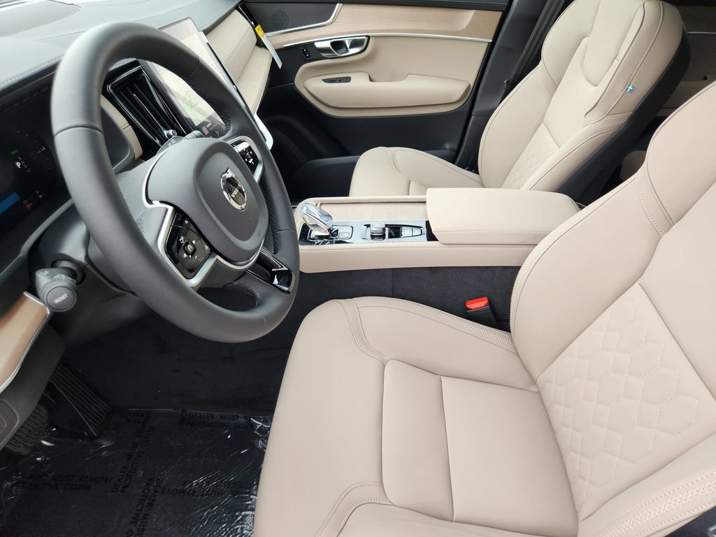 New 2026 Volvo XC90 T8 Plus w/ Protection Package AWD/4WD image 4