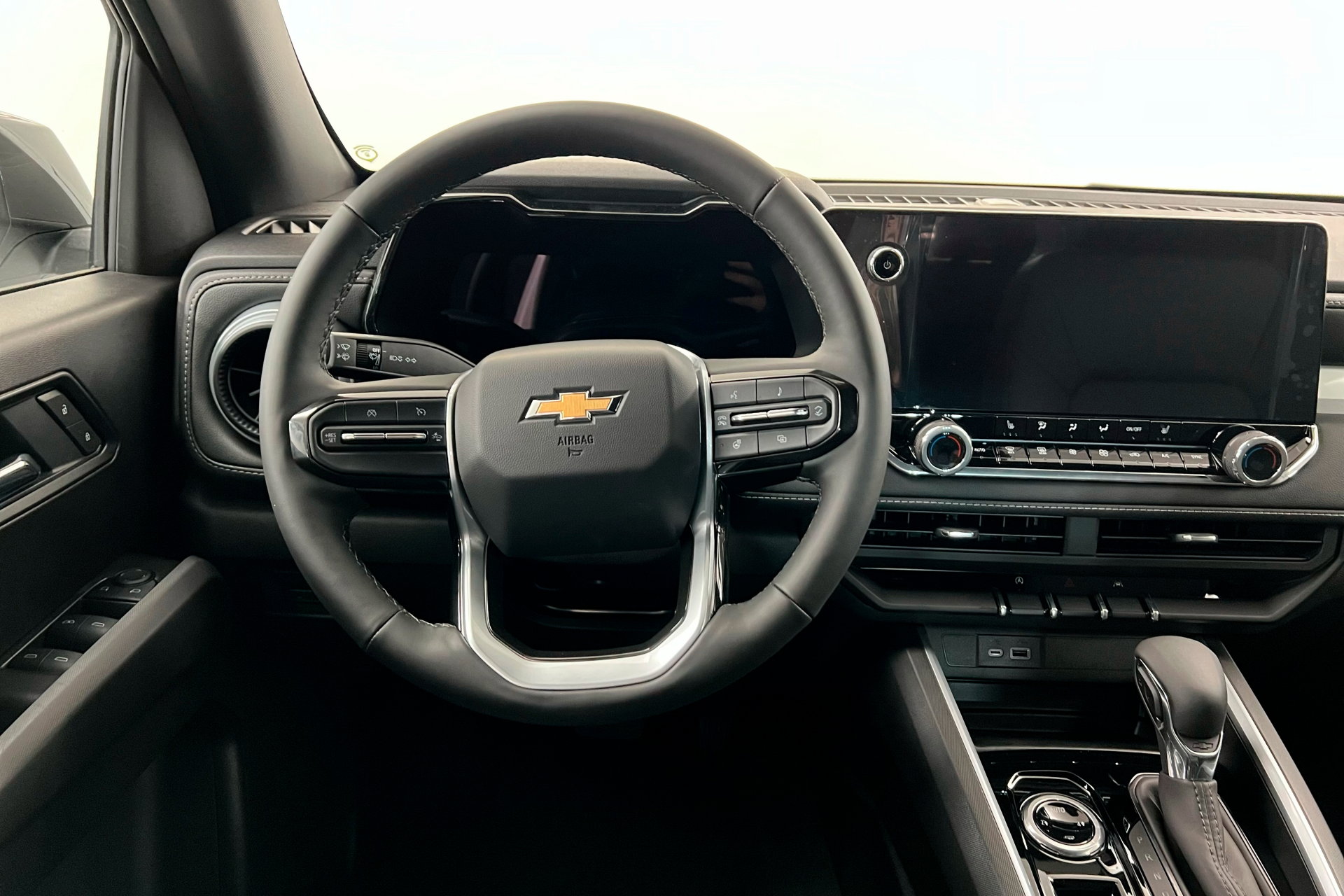 New 2025 Chevrolet Colorado LT w/ LT Convenience Package image 13