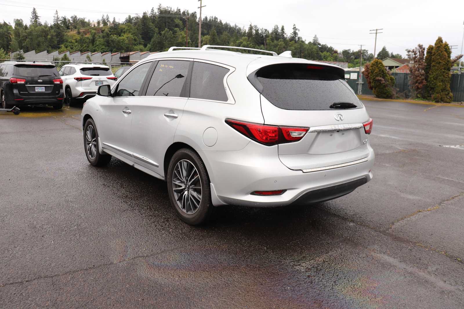 Used 2017 INFINITI QX60 FWD w/ Deluxe Technology Package image 7