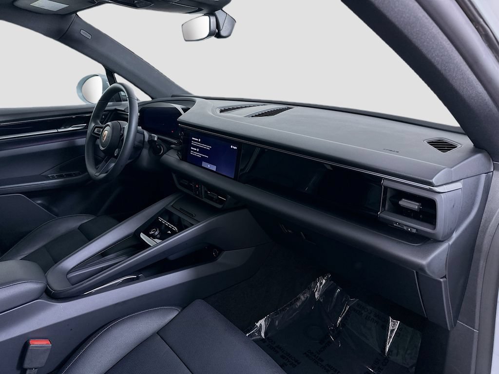 Certified 2025 Porsche Macan Electric RWD image 31