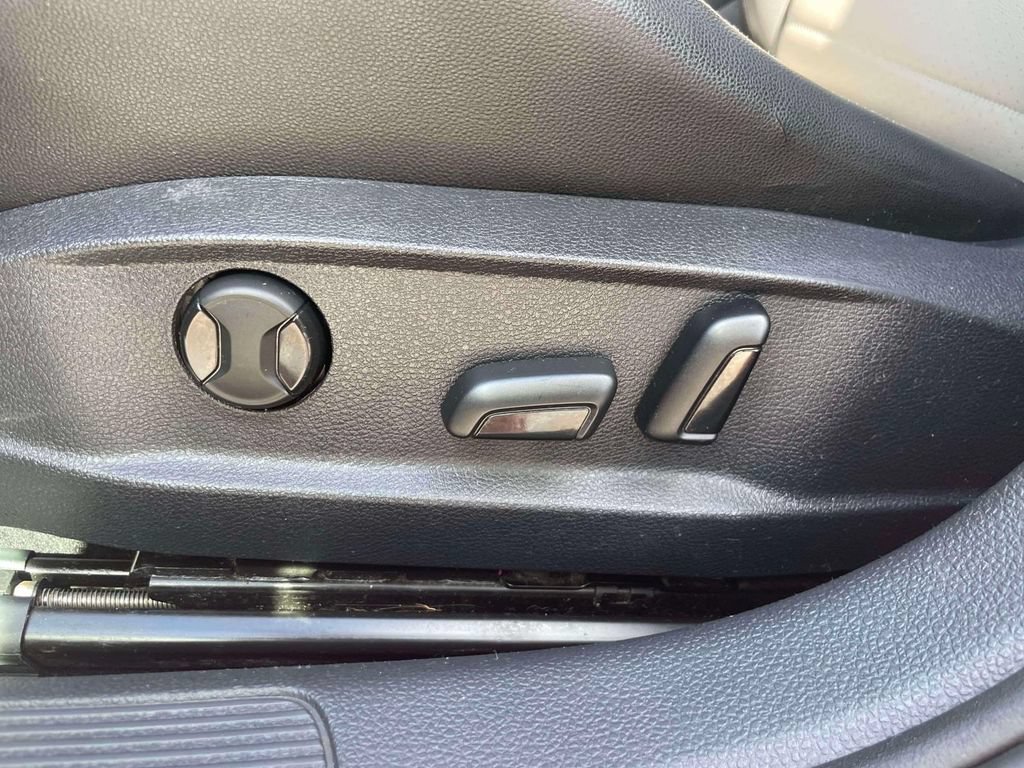 Used 2017 Volkswagen Golf Alltrack AWD/4WD image 19