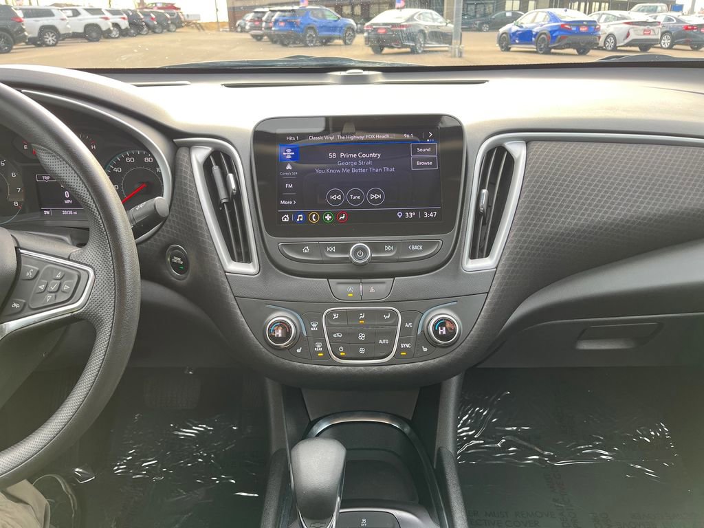 Used 2023 Chevrolet Malibu LT image 32