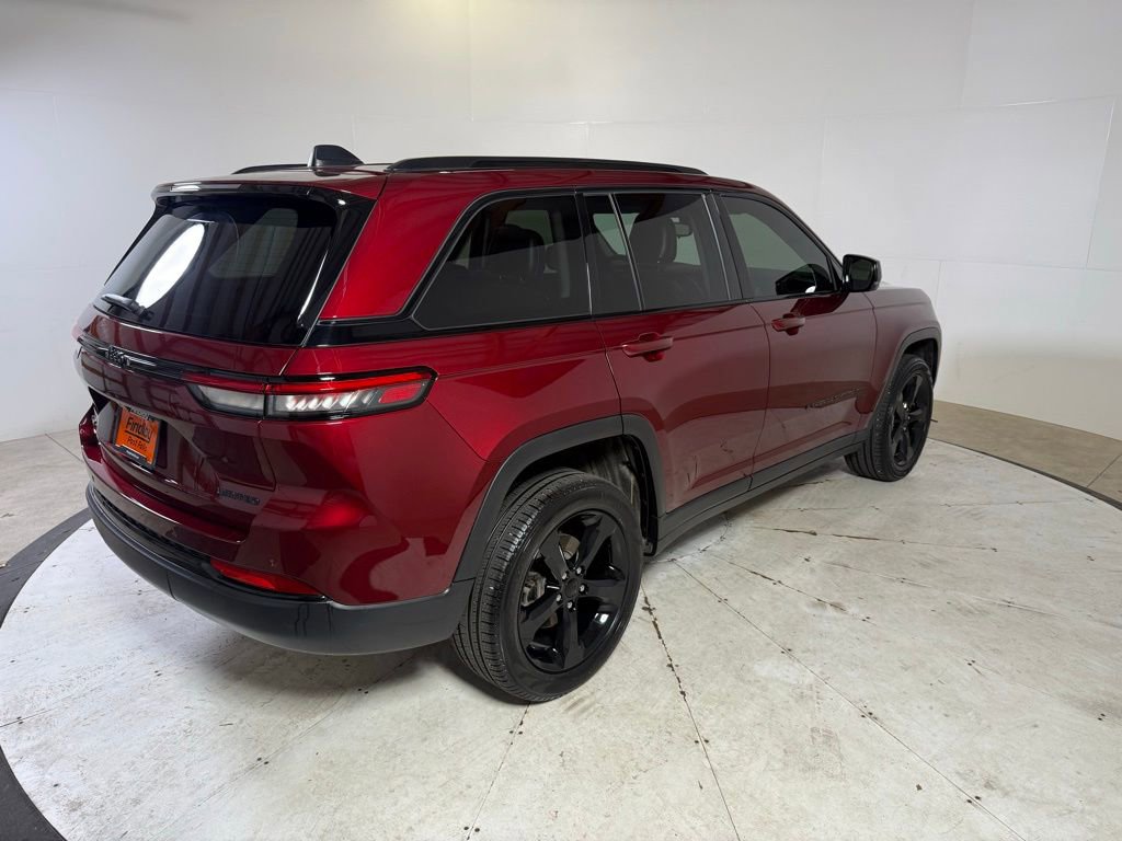 Used 2023 Jeep Grand Cherokee Limited w/ Black Appearance Package image 7