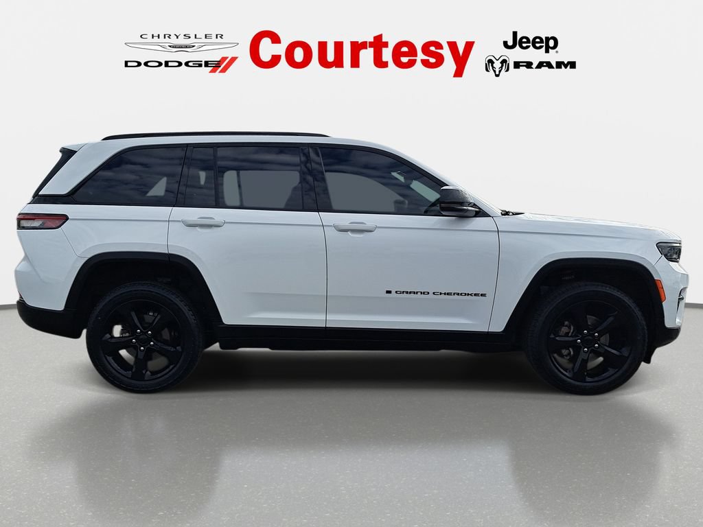 Certified 2024 Jeep Grand Cherokee Altitude AWD/4WD image 3