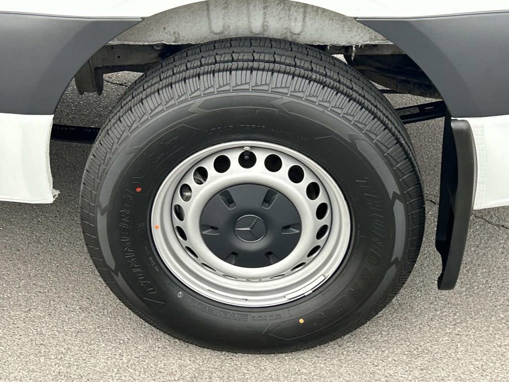 Used 2025 Mercedes-Benz Sprinter 2500 image 14