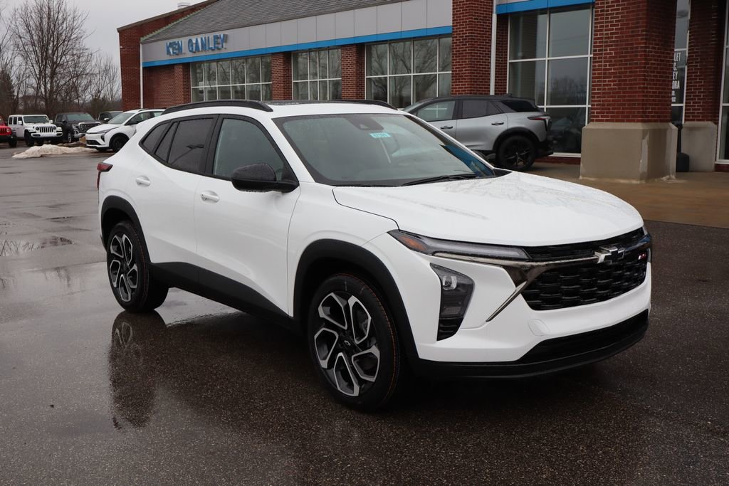 New 2026 Chevrolet Trax RS w/ Sunroof Package image 2