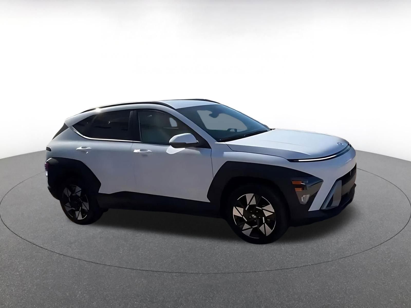 Used 2025 Hyundai Kona SEL image 2