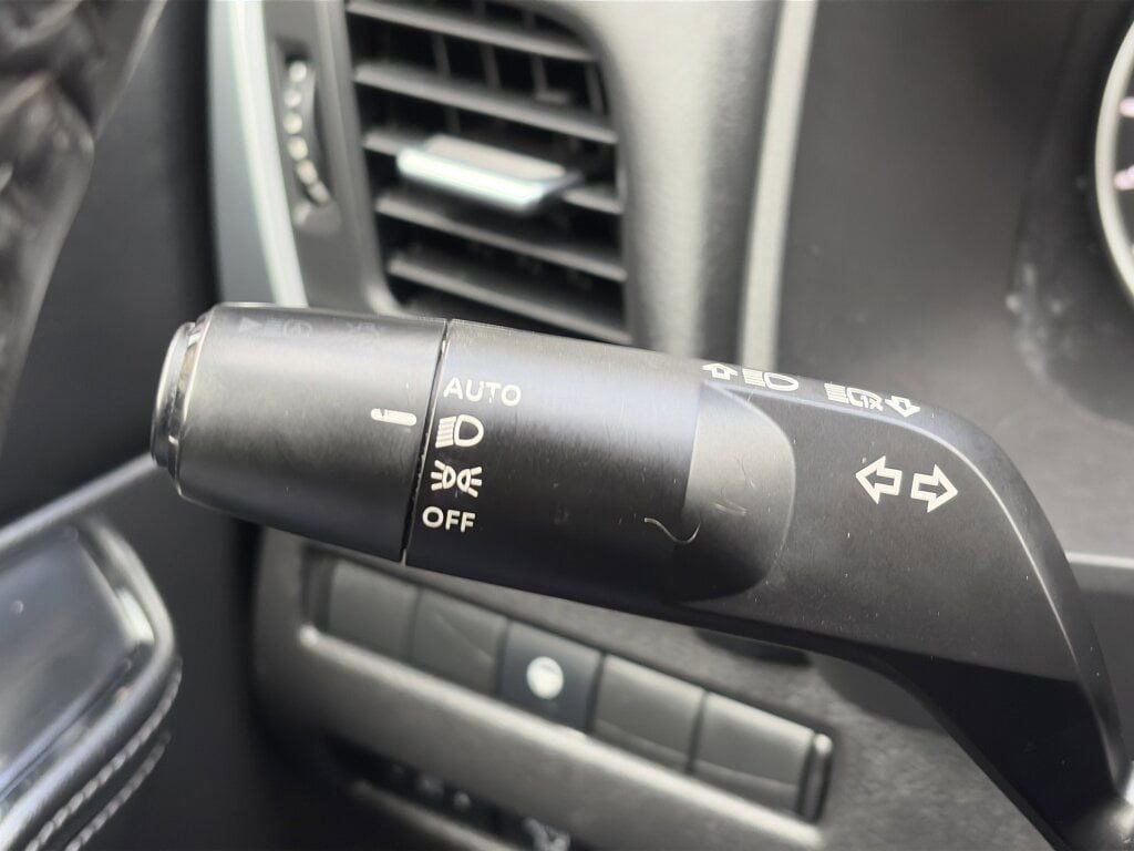 Used 2023 Nissan Rogue SV w/ SV Premium B Package image 21