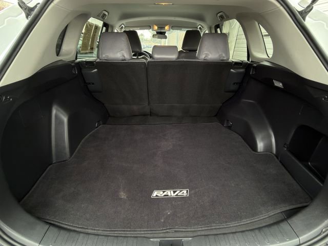 Used 2019 Toyota RAV4 LE image 27