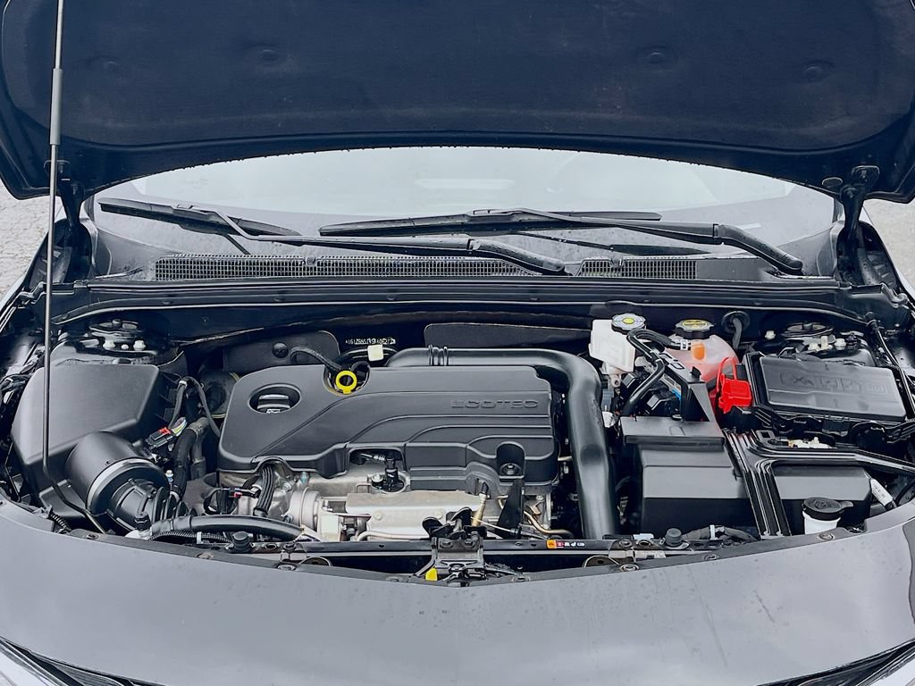 Used 2025 Chevrolet Malibu RS FWD image 28