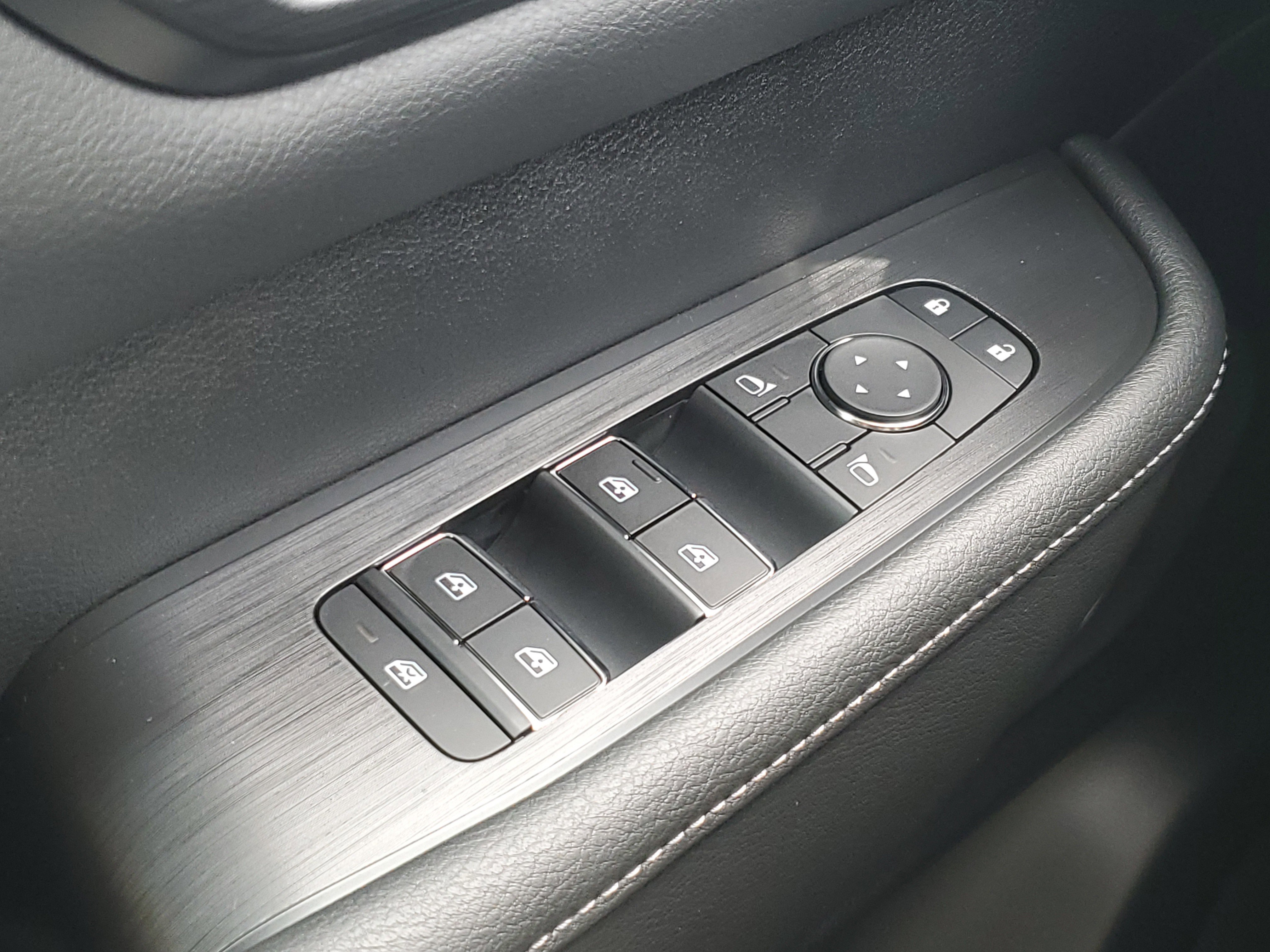 New 2025 Nissan Armada SV image 11
