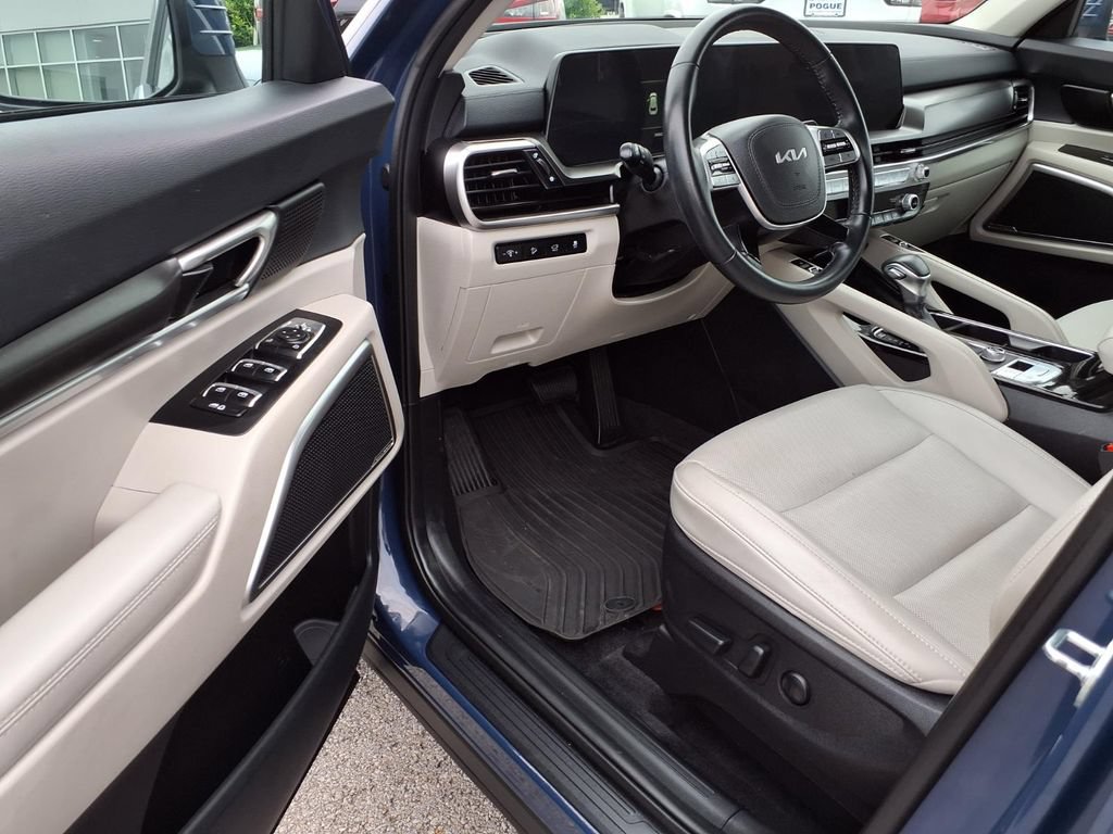 Used 2025 Kia Telluride S FWD image 11