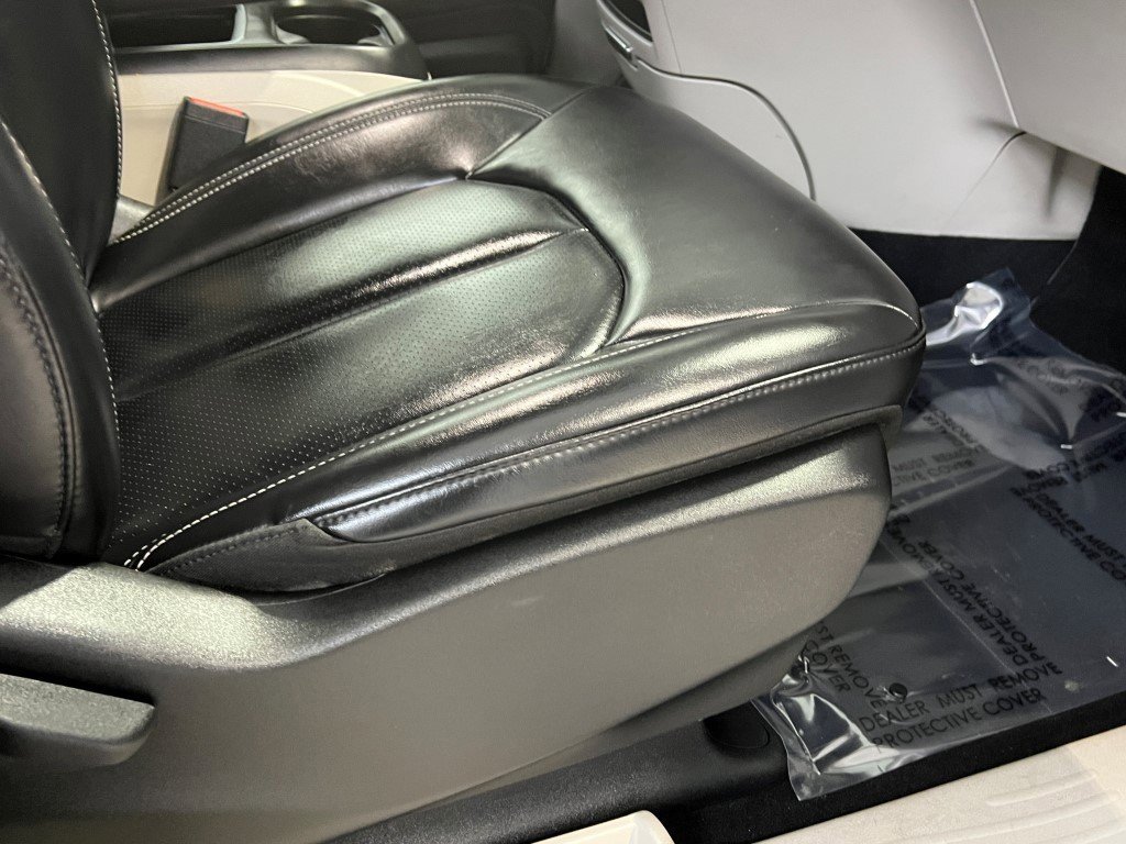 Used 2023 Chrysler Pacifica Touring-L image 15