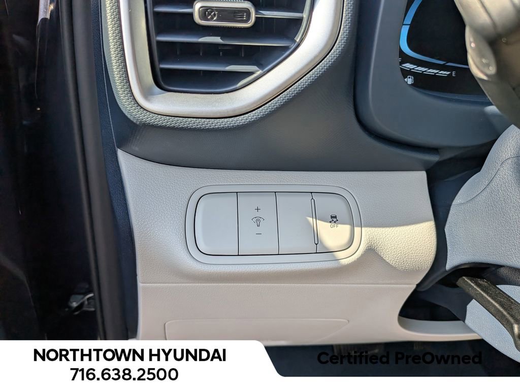 Used 2025 Hyundai Venue Limited FWD image 28