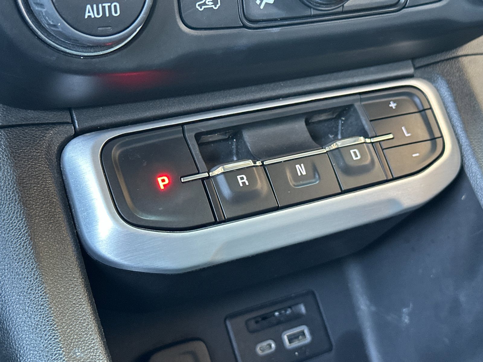 Used 2023 GMC Acadia SLT image 21