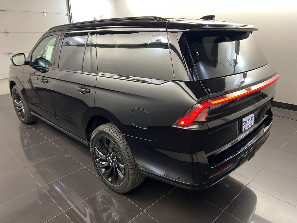 Used 2025 Lincoln Navigator Reserve w/ Jet Appearance Package image 4