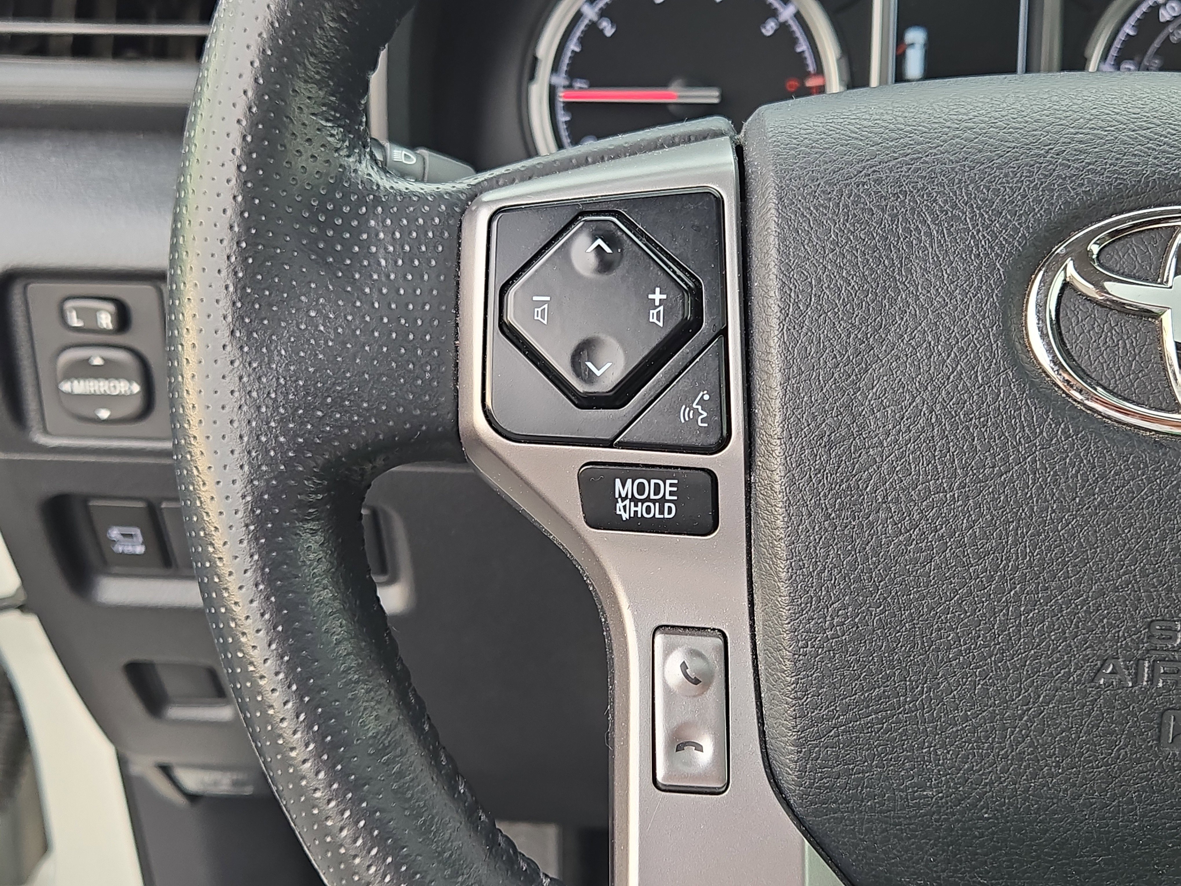 Used 2023 Toyota 4Runner Limited image 25