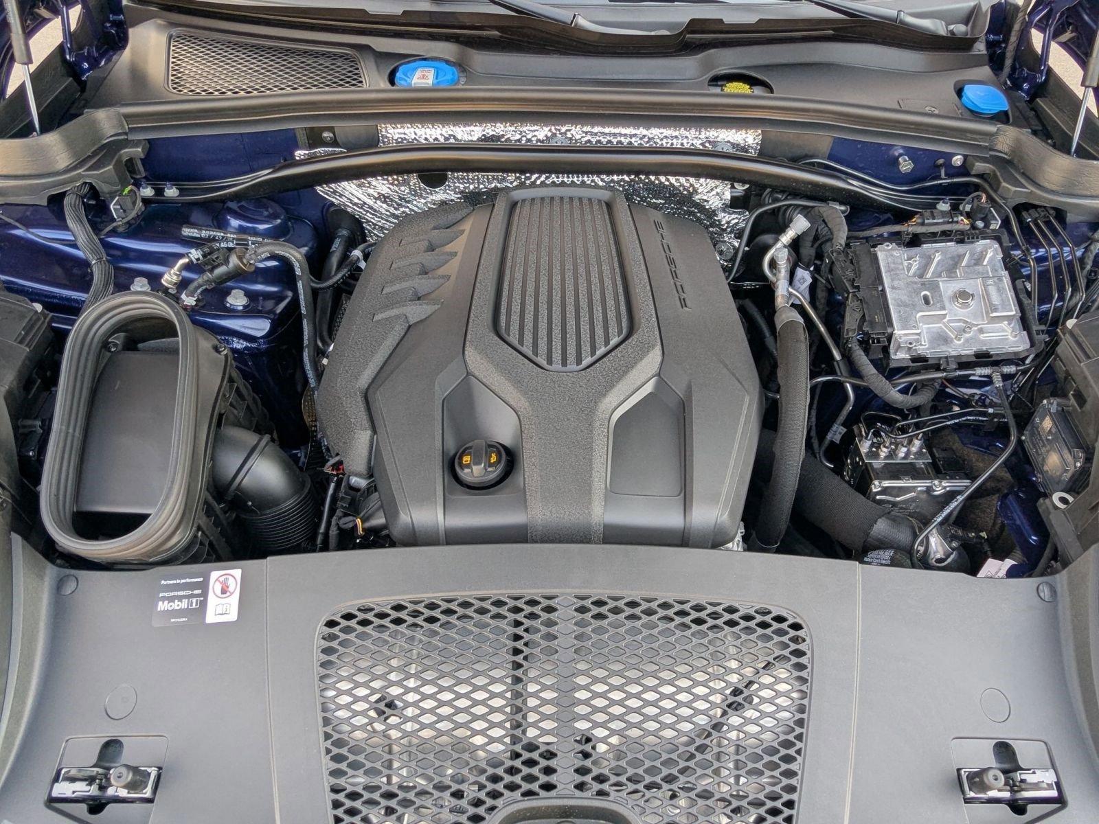 New 2026 Porsche Macan Turbo image 28
