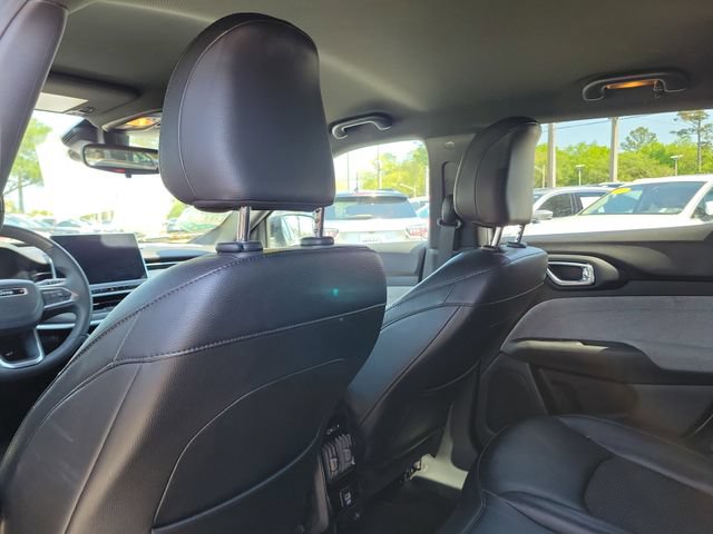 Used 2024 Jeep Compass Latitude AWD/4WD image 11