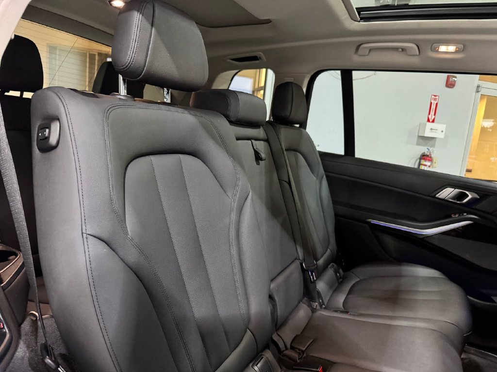 Used 2021 BMW X7 xDrive40i w/ Premium Package AWD/4WD image 30