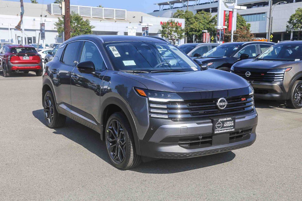 New 2026 Nissan Kicks SR FWD image 3