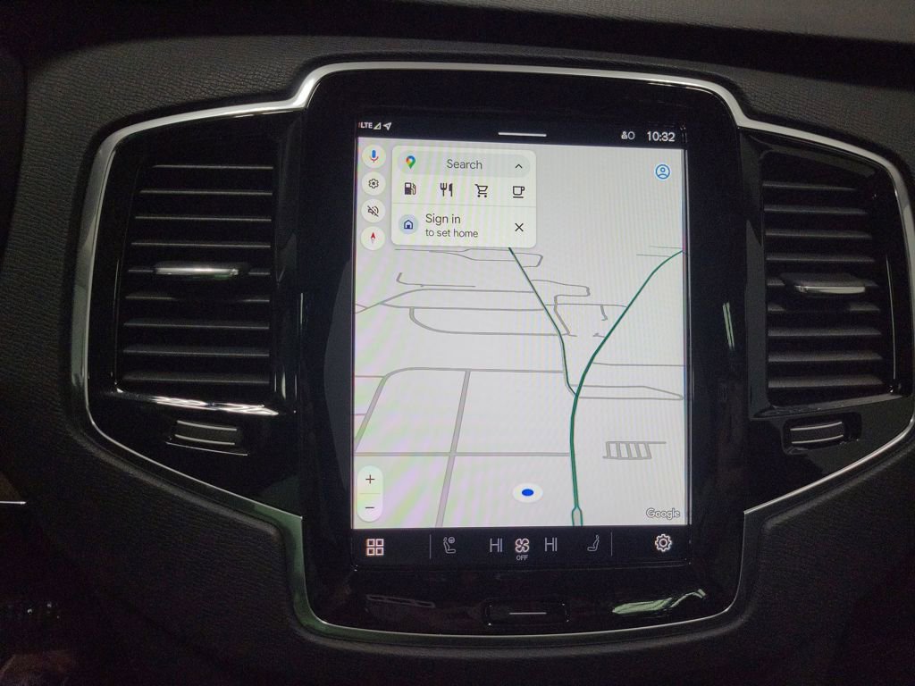 Used 2025 Volvo XC90 B5 Plus w/ Protection Package Premier image 7