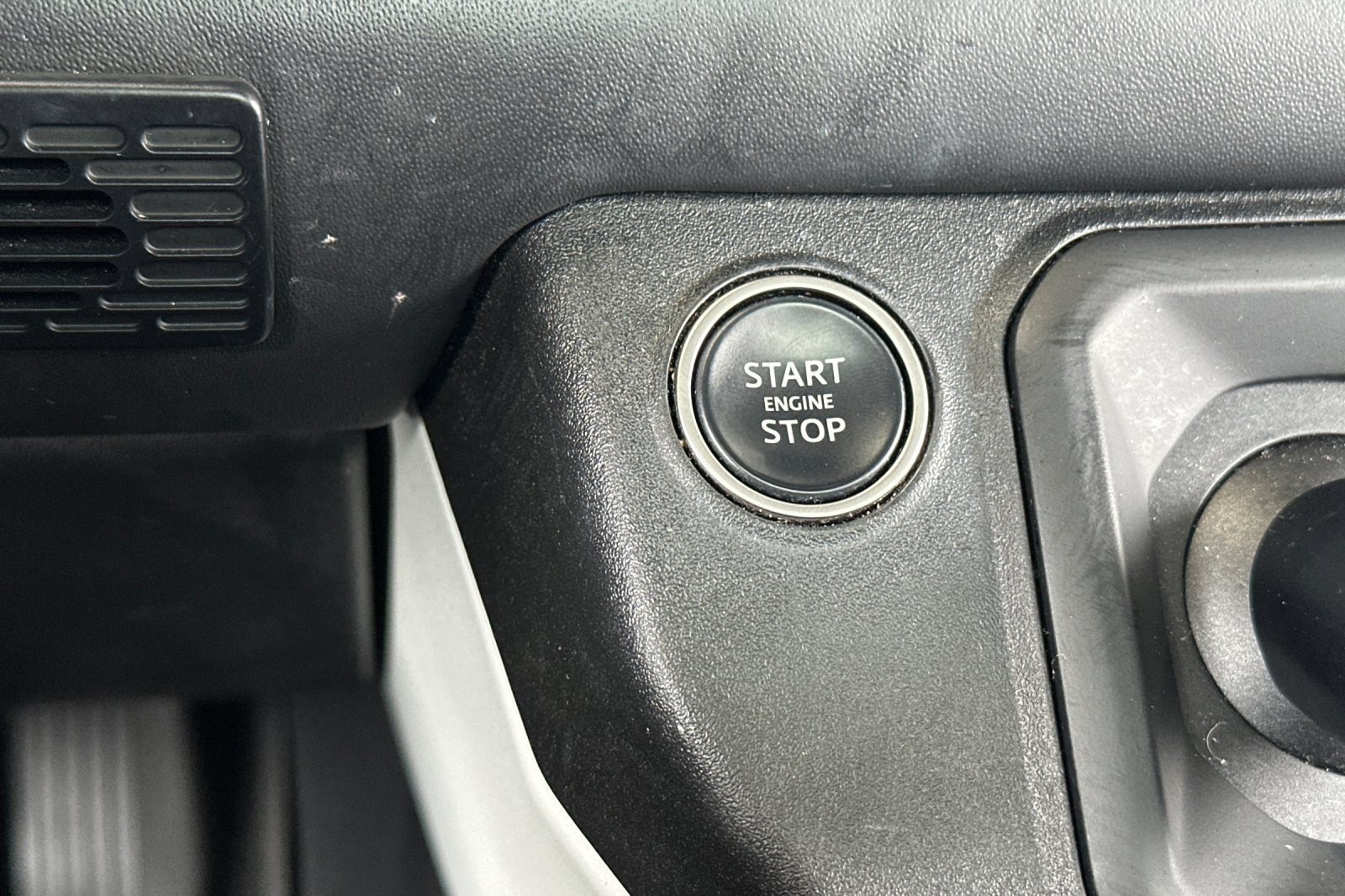Used 2024 Land Rover Defender 110 X-Dynamic SE AWD/4WD image 22
